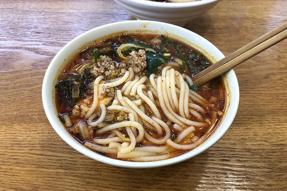 A bowl of rice noodles